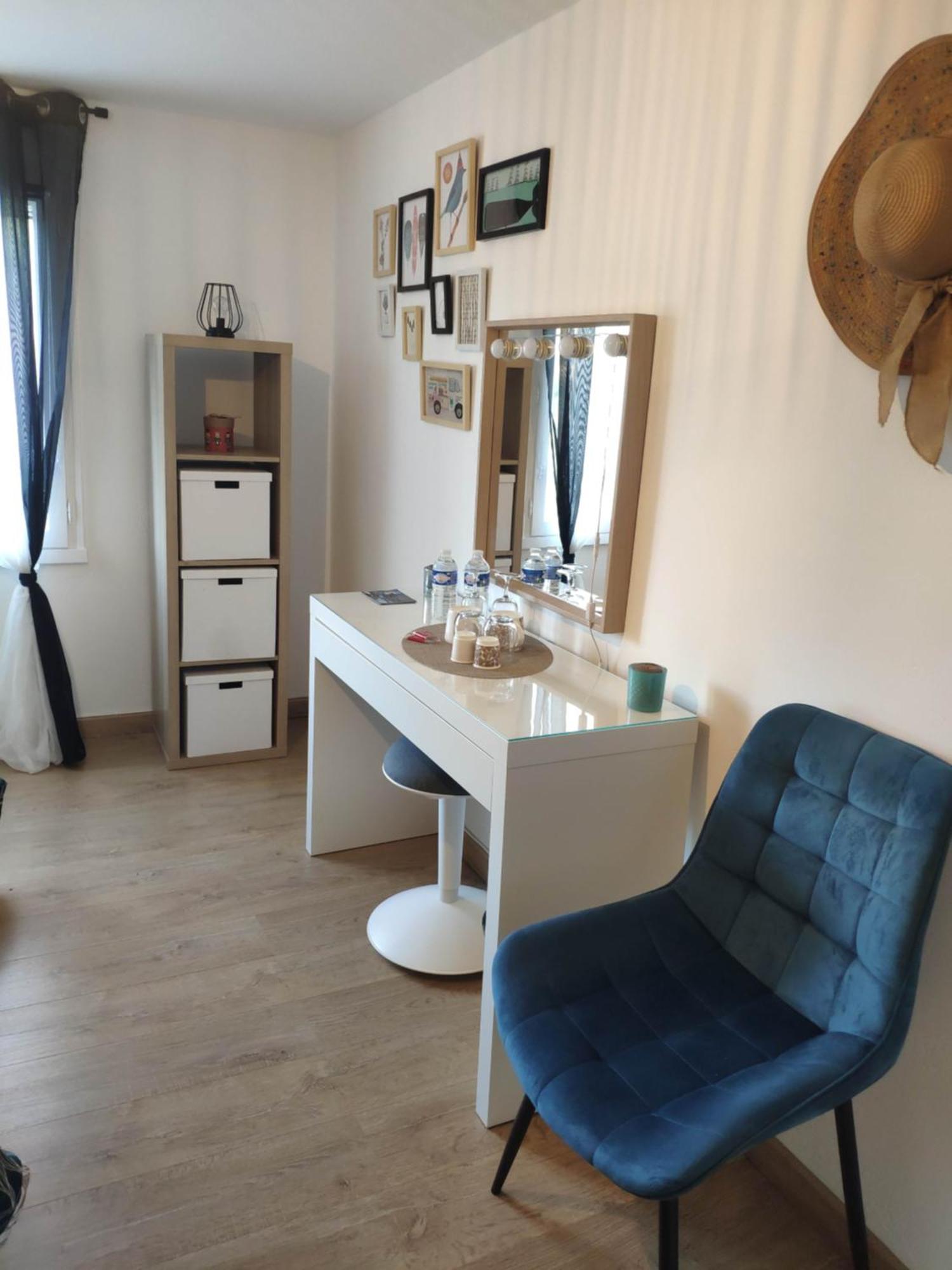 La Tourelle Suite Cosy Entre Vignoble Aixois Et Luberon Le Puy-Sainte-Réparade Buitenkant foto