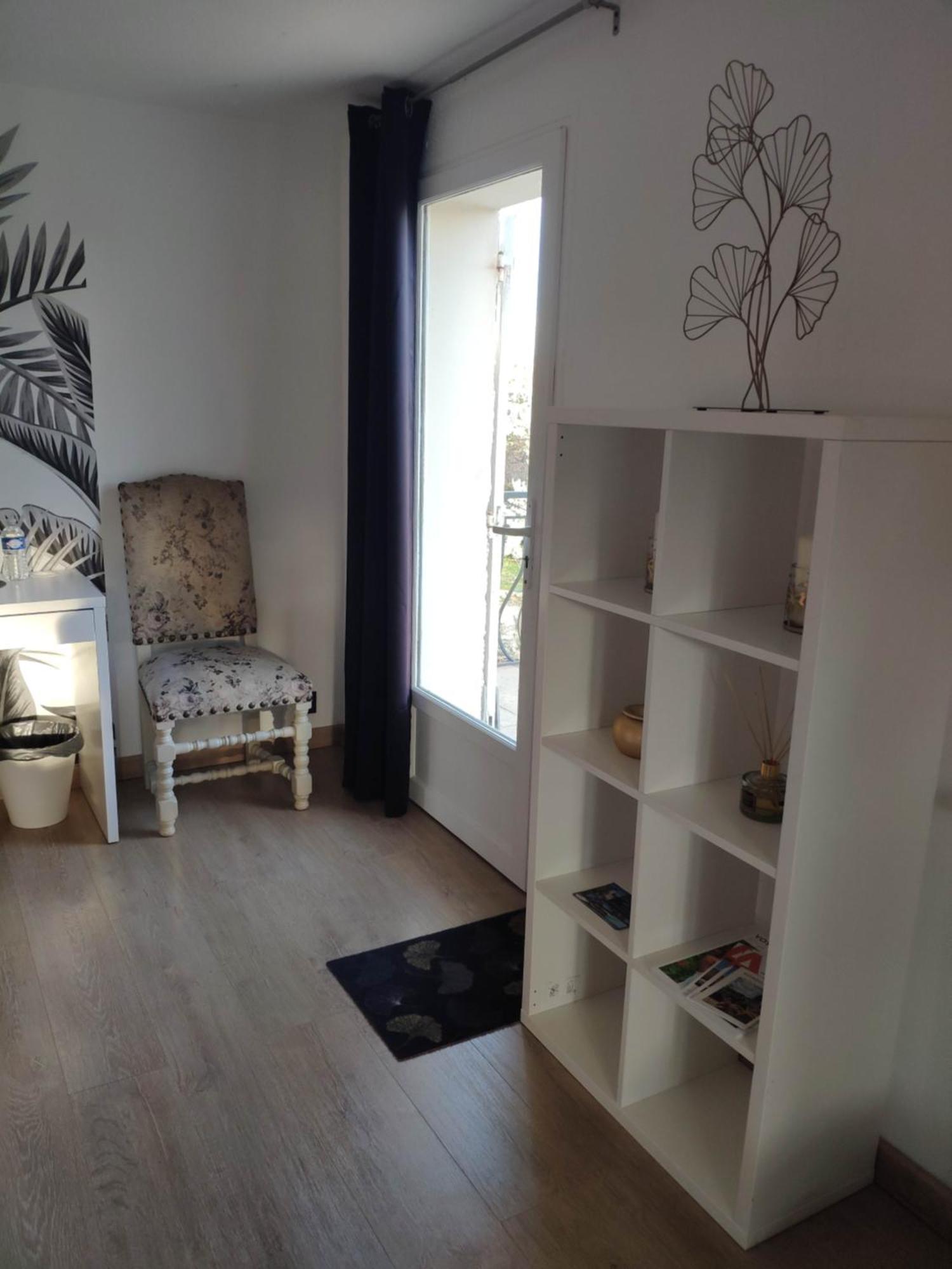 La Tourelle Suite Cosy Entre Vignoble Aixois Et Luberon Le Puy-Sainte-Réparade Buitenkant foto