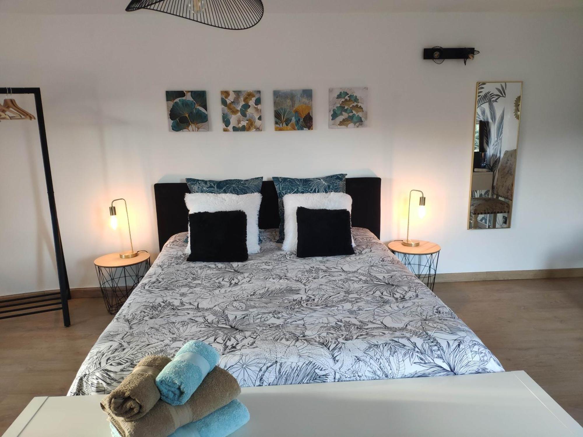 La Tourelle Suite Cosy Entre Vignoble Aixois Et Luberon Le Puy-Sainte-Réparade Buitenkant foto