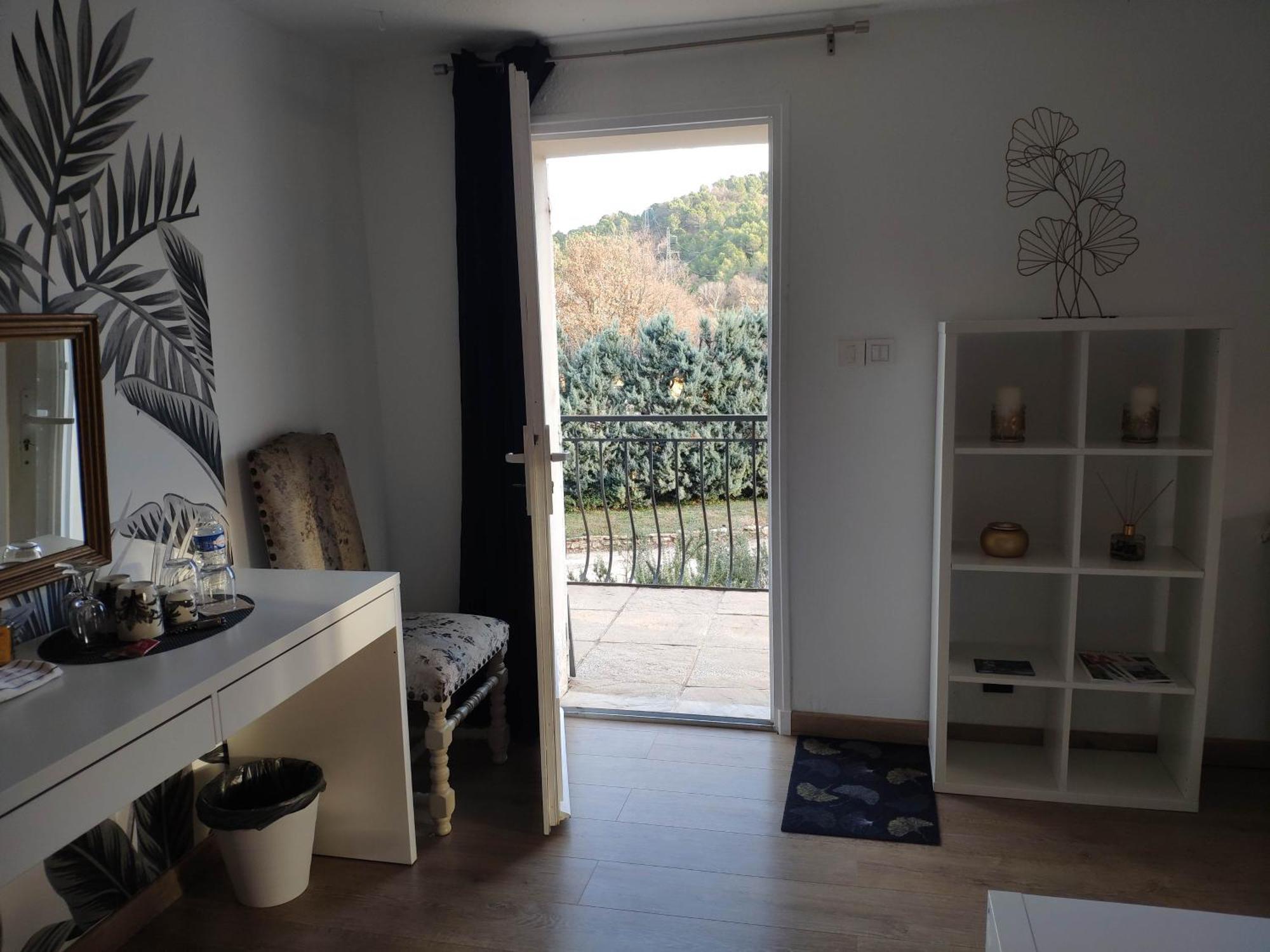 La Tourelle Suite Cosy Entre Vignoble Aixois Et Luberon Le Puy-Sainte-Réparade Buitenkant foto