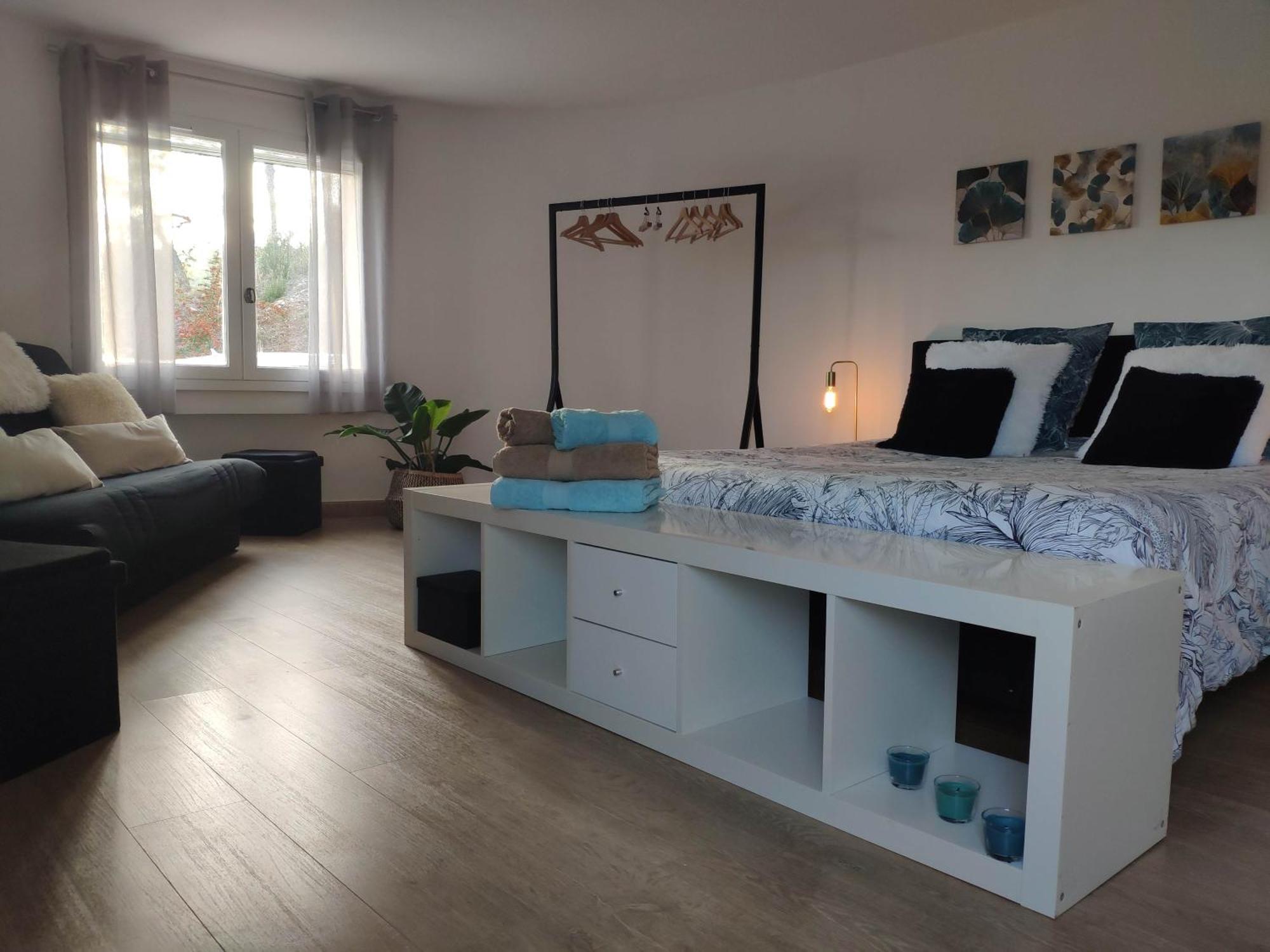 La Tourelle Suite Cosy Entre Vignoble Aixois Et Luberon Le Puy-Sainte-Réparade Buitenkant foto