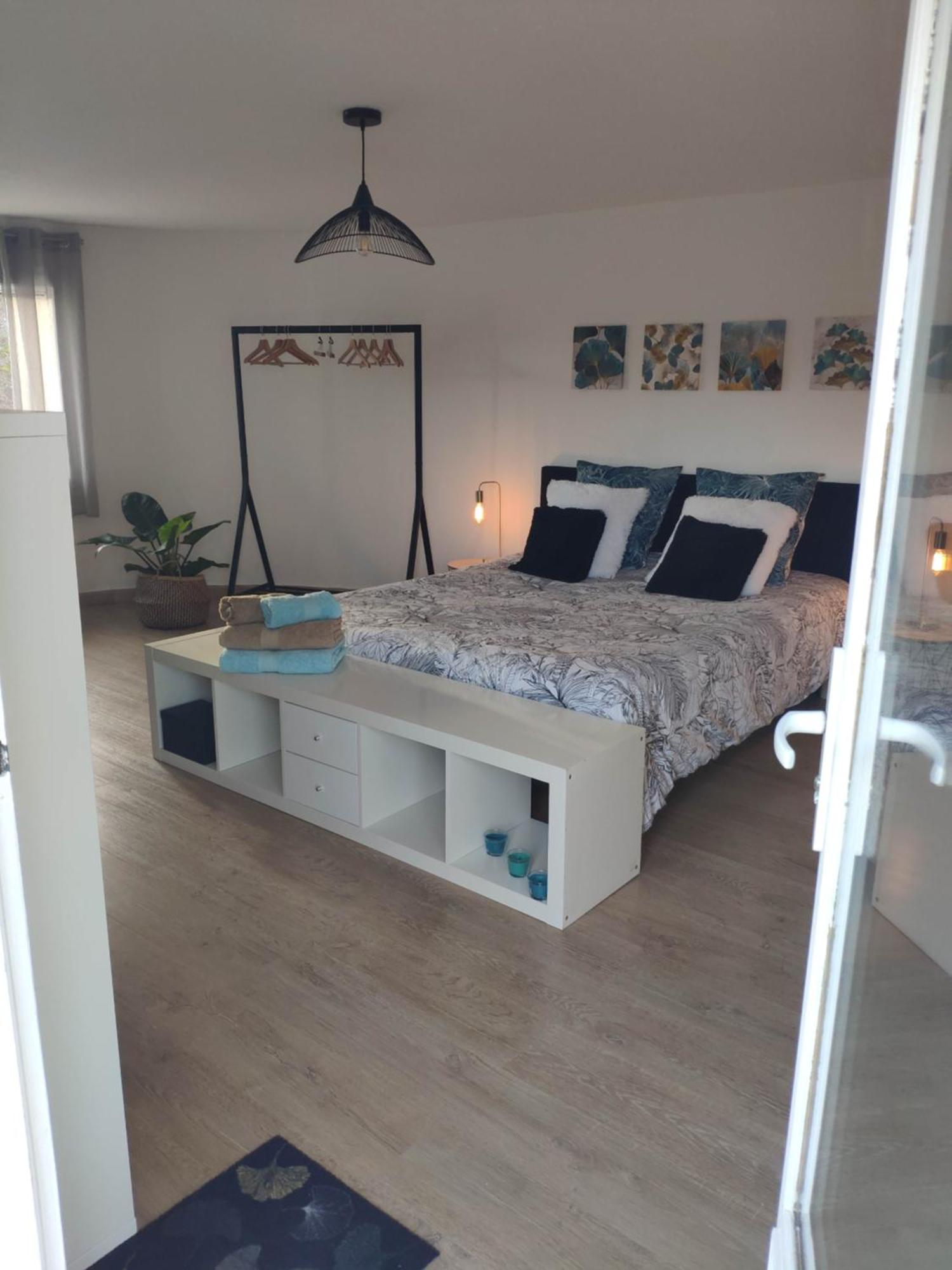 La Tourelle Suite Cosy Entre Vignoble Aixois Et Luberon Le Puy-Sainte-Réparade Buitenkant foto
